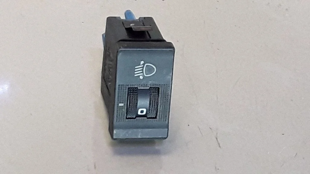 Headlight level height control switch – Audi A6 S6 C4 4A (1994-1997)
