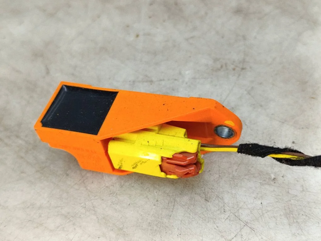 Drošības spilvenu trieciena sensors 1T0909606A