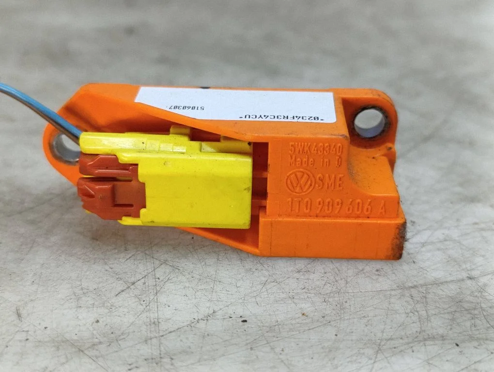 Drošības spilvenu trieciena sensors 1T0909606A
