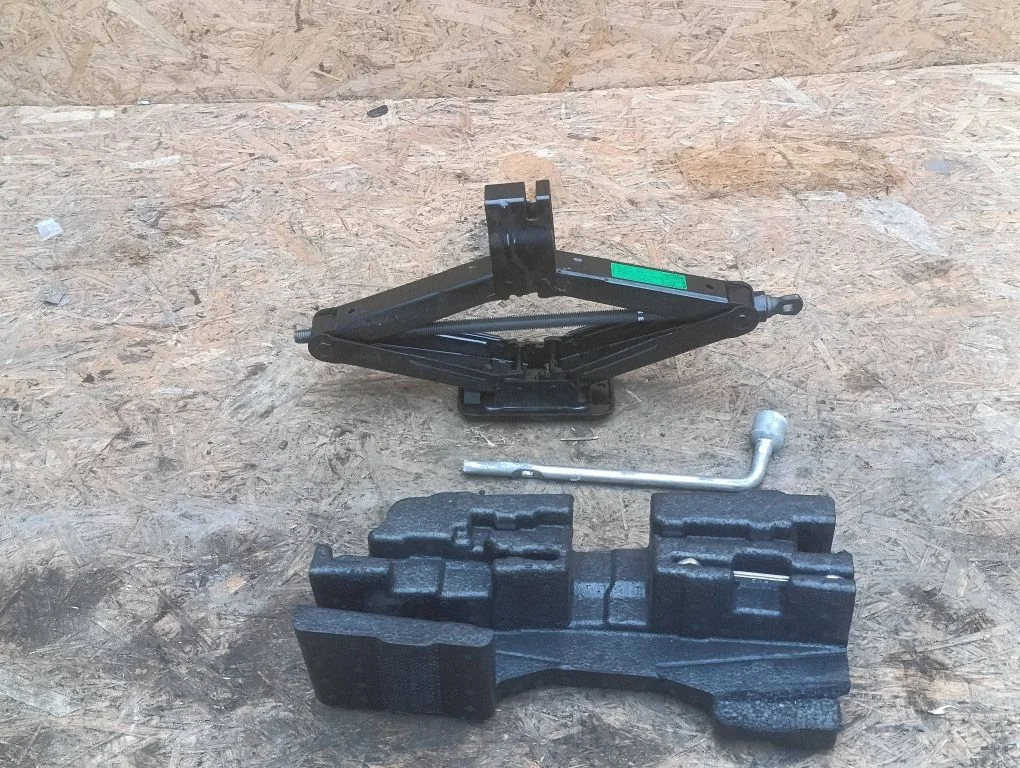 Lift Jack – Hyundai Santa Fe (2006-2012)