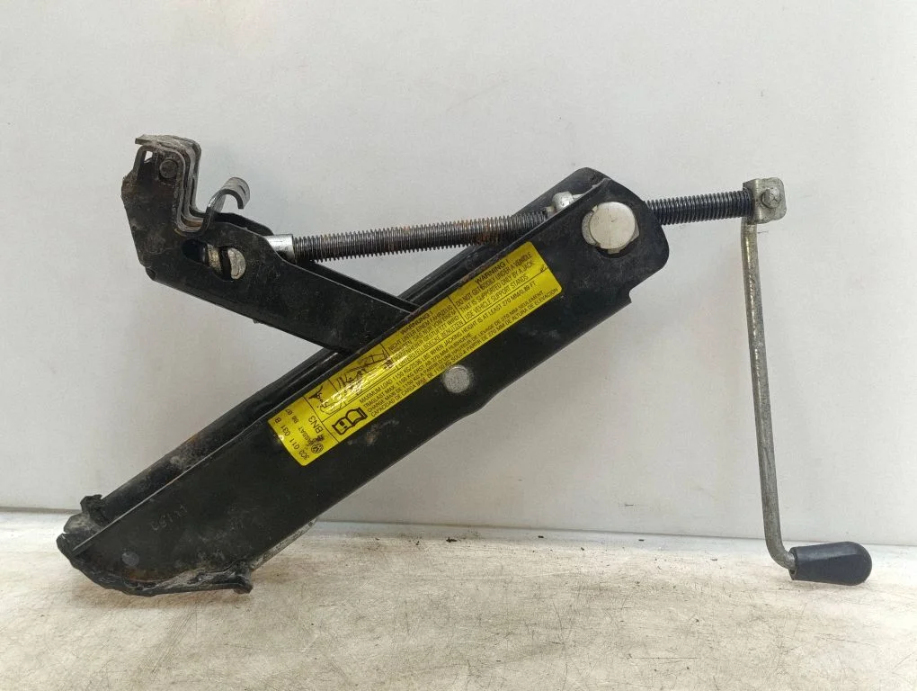 Lift Jack – Volkswagen Passat B6 (2005-2010)