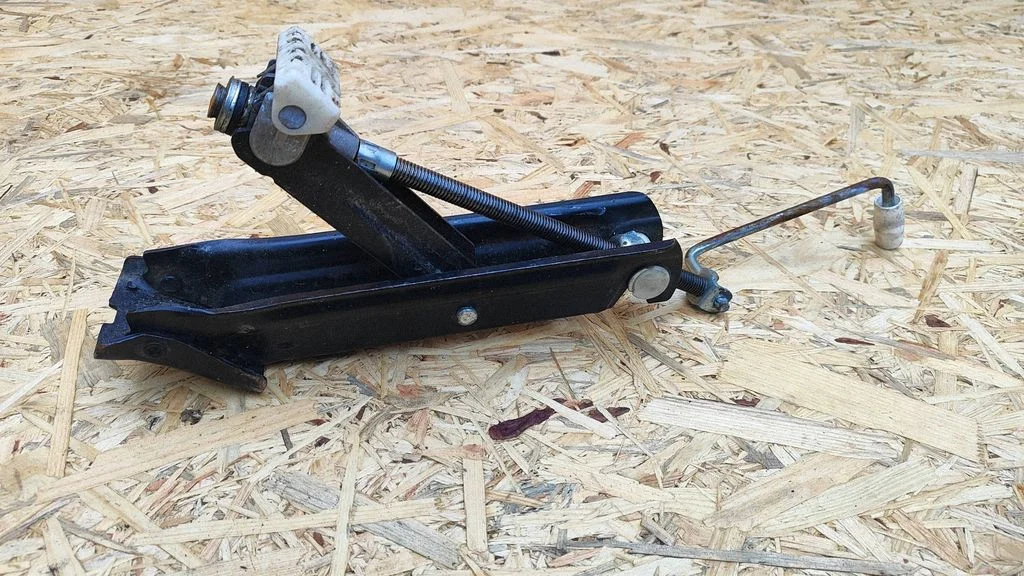Lift Jack – Mercedes-Benz CLK-Class A209 C209 (2002-2009)