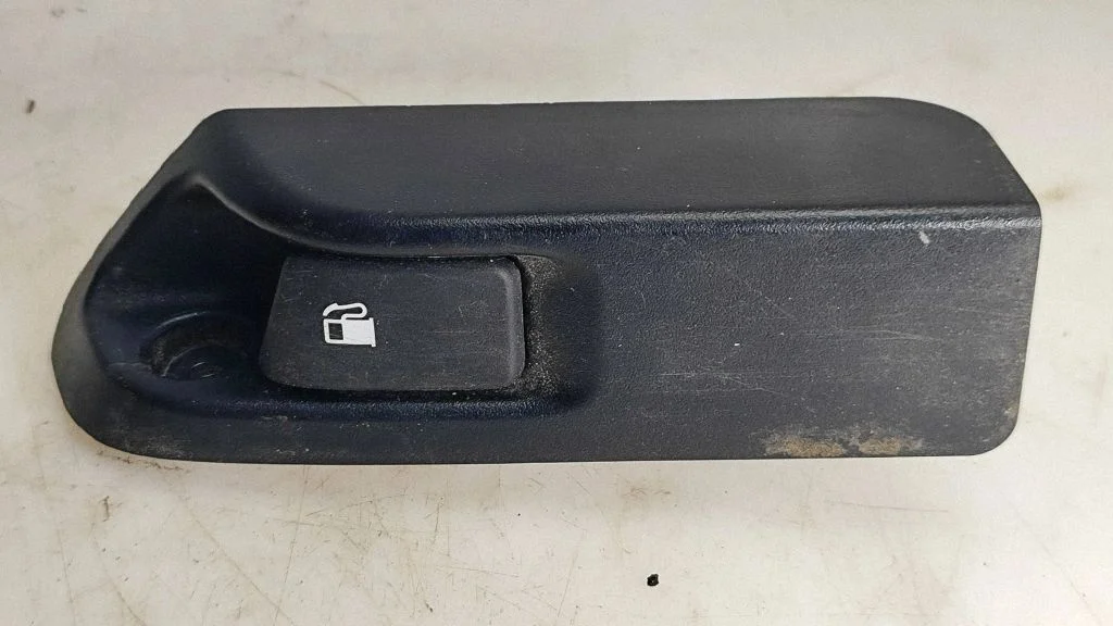 Fuel cap release pull handle – Toyota Auris 150 (2006-2012)