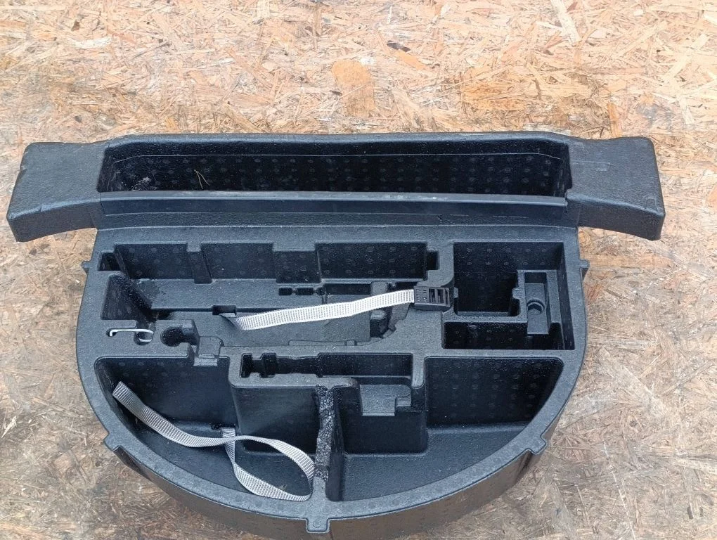 Tool box – Volkswagen e-Up (2016-)