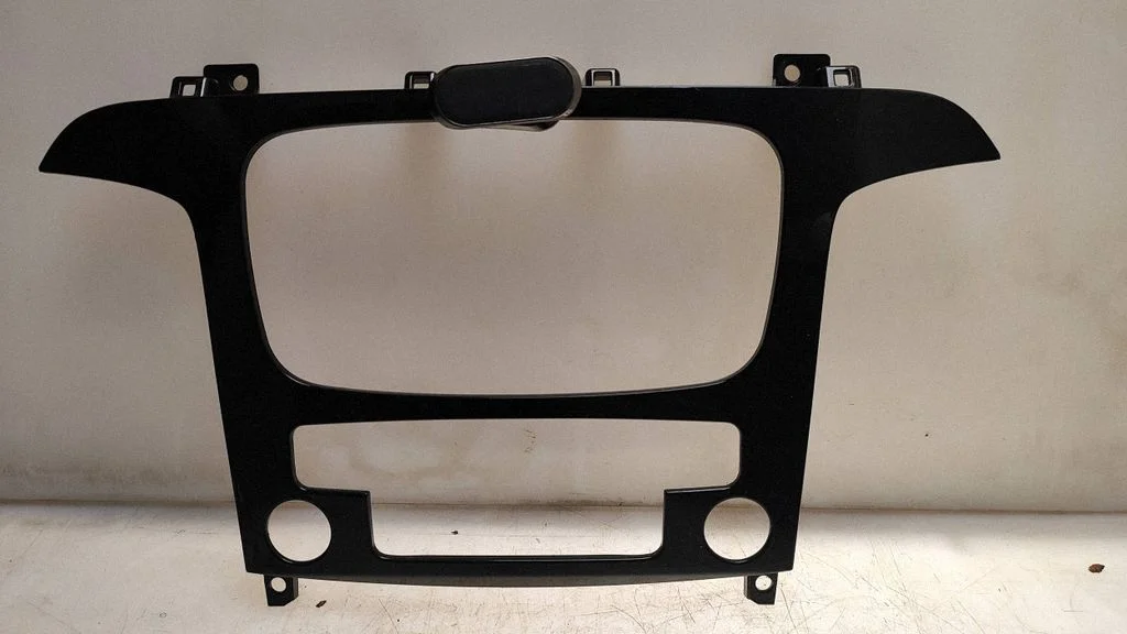 Radio/GPS head unit trim 7M2118522CAW