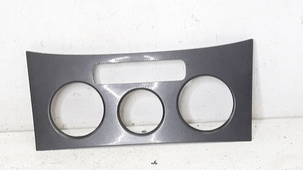 Climate control/heater control trim – Volkswagen Passat B5.5 (2001-2005)
