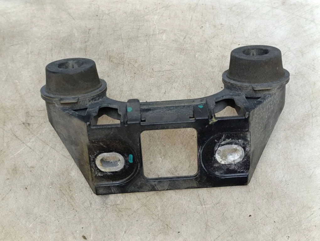 Summuti kinnitus/ hoidik – Opel Astra K (2015-2021)