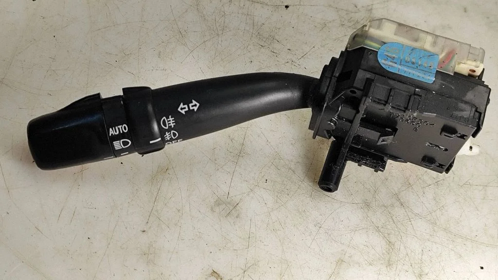 Indicator stalk – Toyota Avensis T250 (2006-2009)