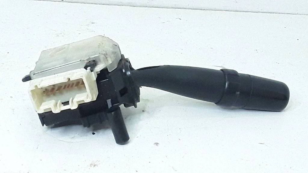 Indicator stalk – Toyota Avensis T250 (2003-2006)