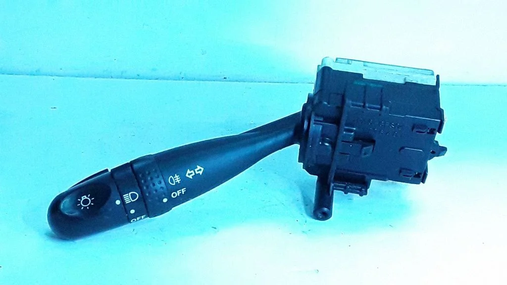 Indicator stalk – Toyota Matrix (E130) (2001-2008)