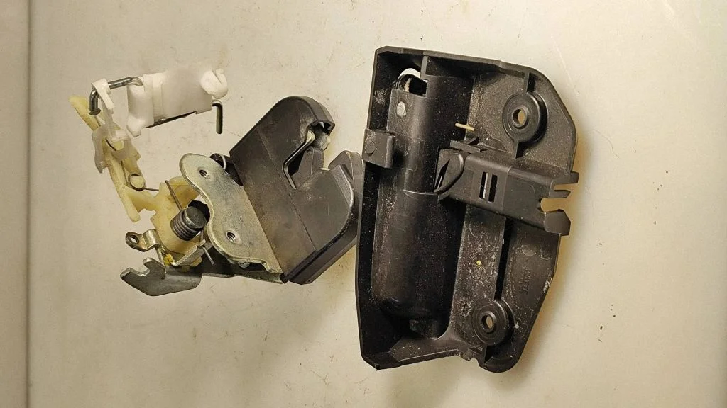 Seat back rest lock catch – Mercedes-Benz CLK-Class A209 C209 (2002-2009)