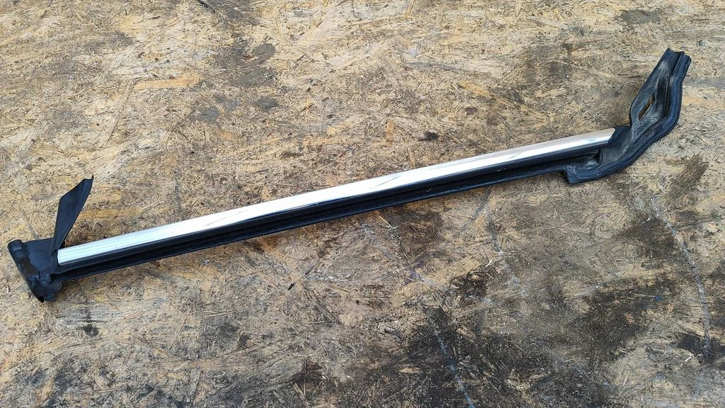 Tagaukse akna tihend – Opel Astra H (2004-2012)