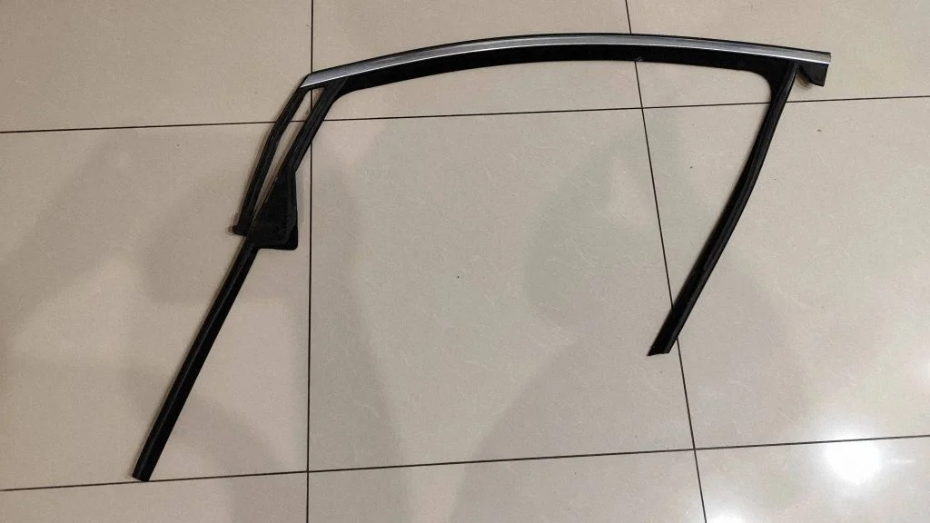 Rubber seal front coupe door – Opel Astra H (2004-2012)