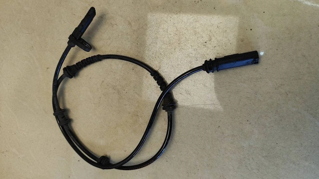 Czujnik ABS tylny – BMW Seria 7 F01 F02 F03 F04 (2008-2016)
