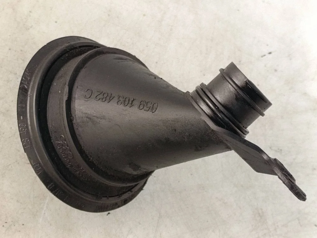 Oil filler cap – Audi A4 S4 B7 8E 8H (2005-2008)