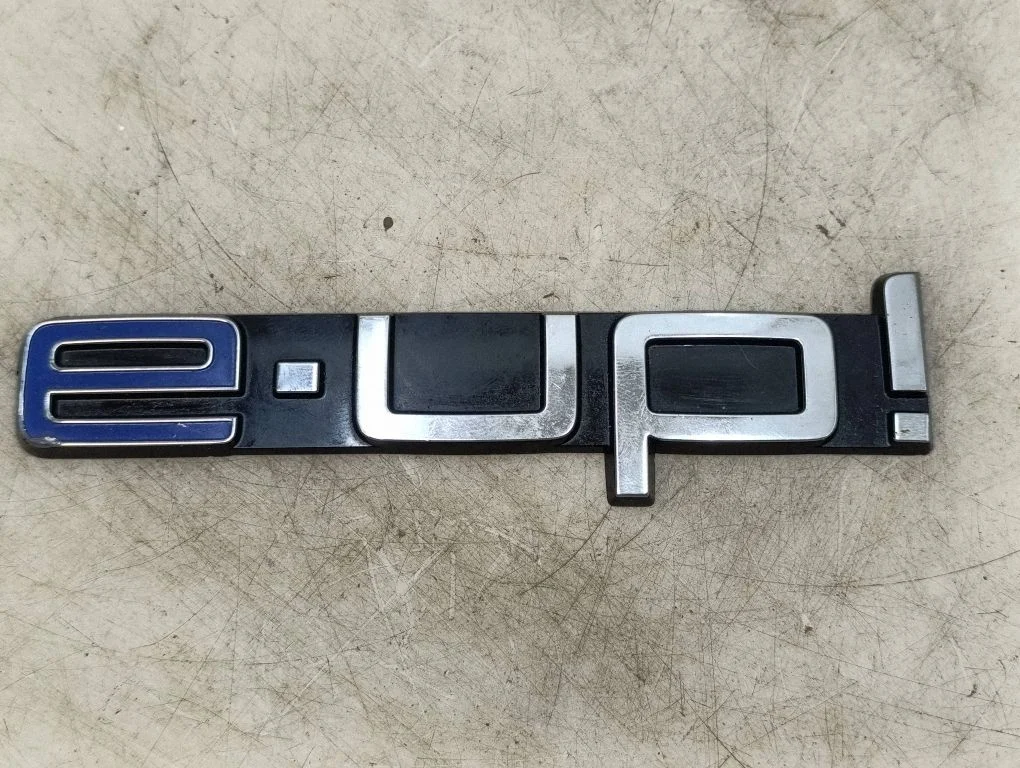 Manufacturers badge/model letters – Volkswagen e-Up (2016-)