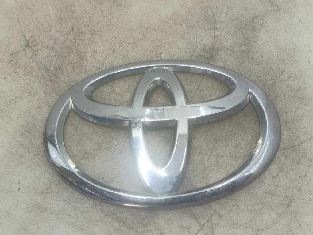 Manufacturers badge/model letters – Toyota Avensis T270 (2009-2012)