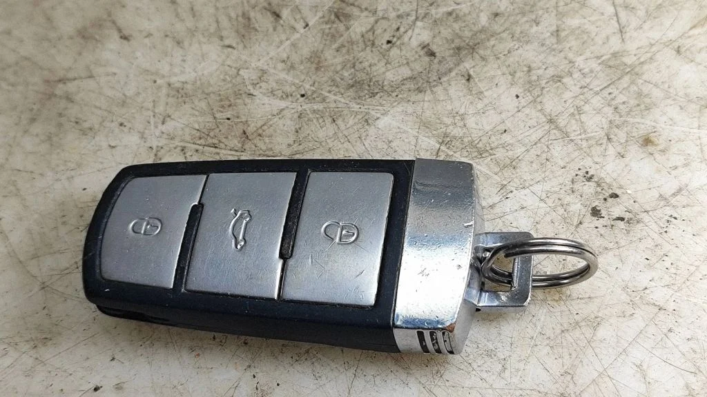 Ignition key/card – Volkswagen Passat B6 (2005-2010)