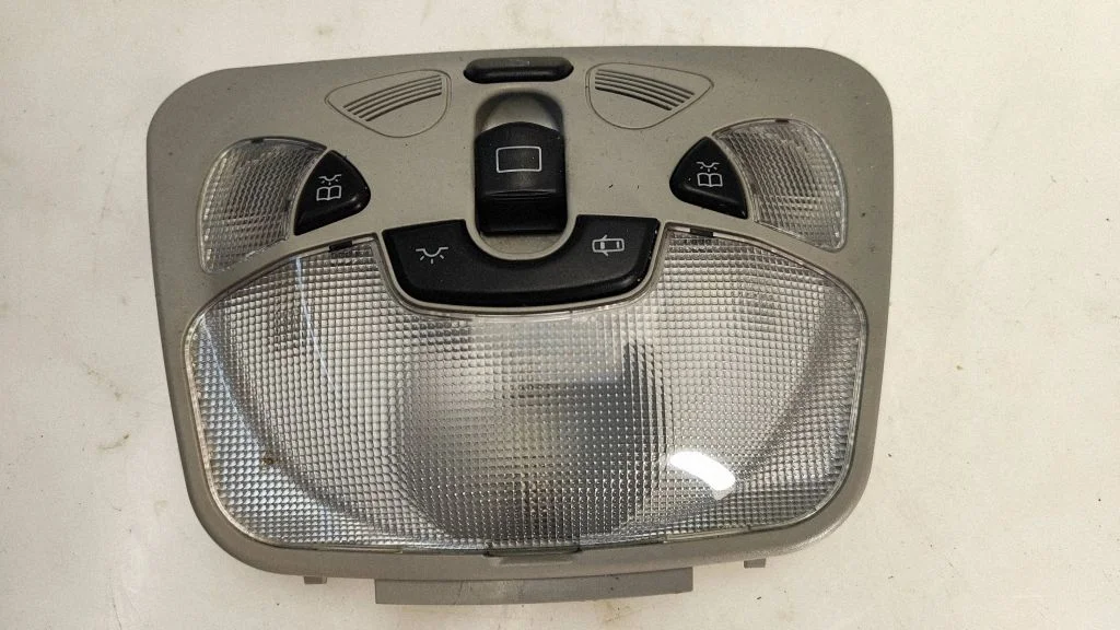 Esiukse valgustustuli (sees) – Mercedes-Benz CLK-klass A209 C209 (2002-2009)