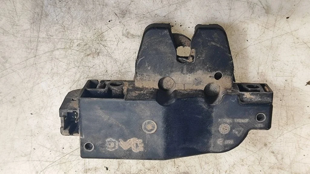 Tailgate exterior lock – Peugeot 307 (2001-2005)