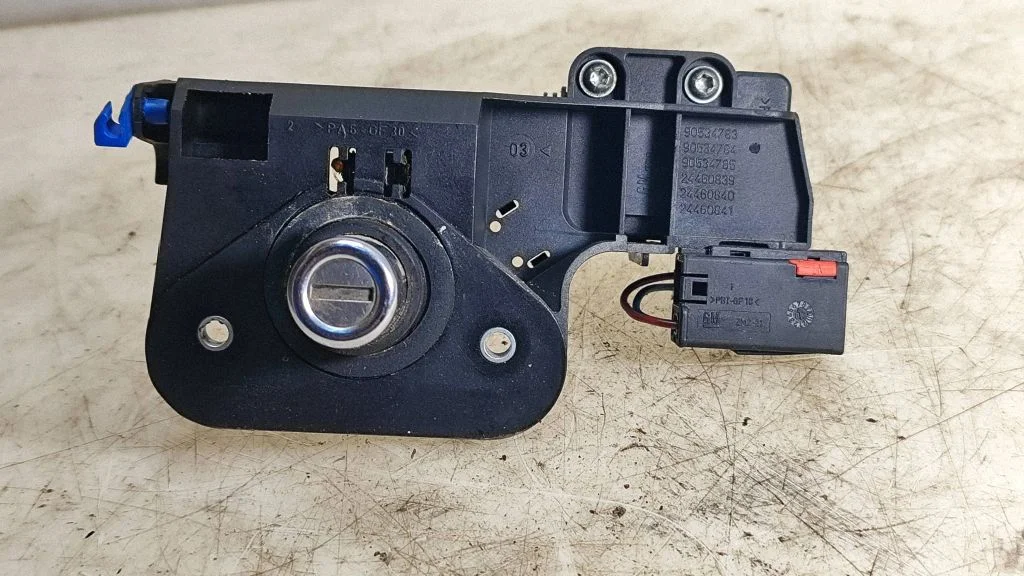 Tailgate exterior lock – Opel Corsa C (2000-2006)