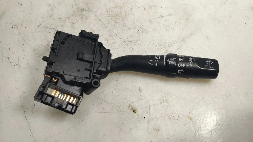 Wiper control stalk – Toyota Corolla Verso AR10 (2004-2009)