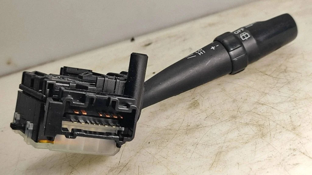 Wiper control stalk – Toyota Avensis T250 (2006-2009)