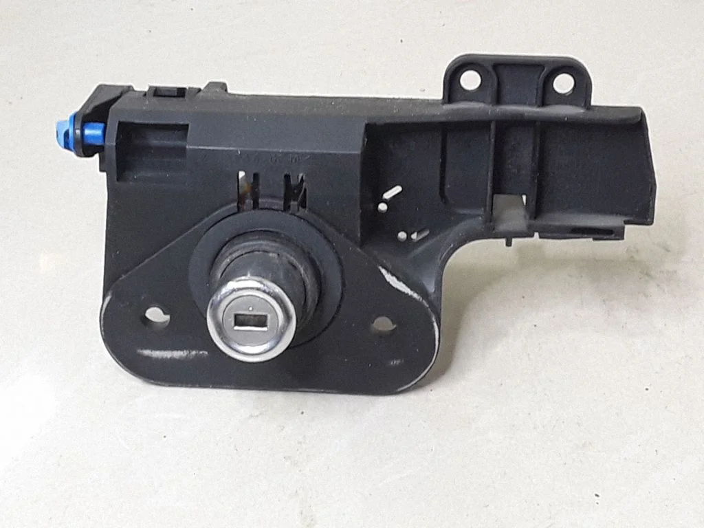 Tailgate exterior lock – Opel Corsa C (2000-2006)