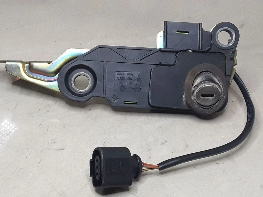 Tailgate exterior lock – Volkswagen Passat B5.5 (2001-2005)