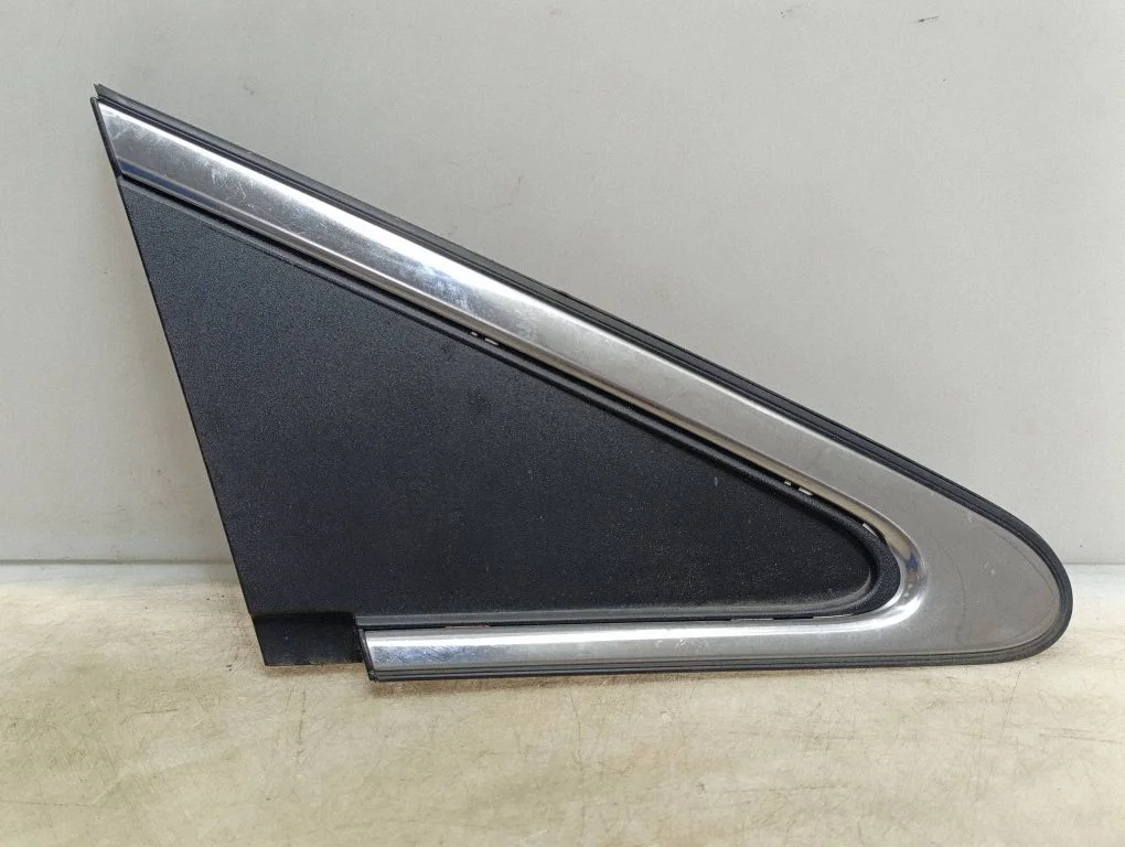 Poritiiva iluliist (molding) – Toyota Avensis T270 (2009-2012)