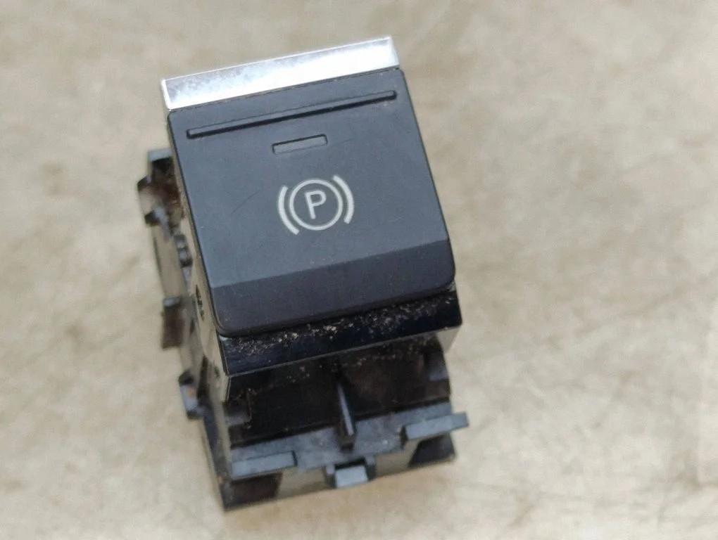Hand parking brake switch – Skoda Enyaq iV (2020-)