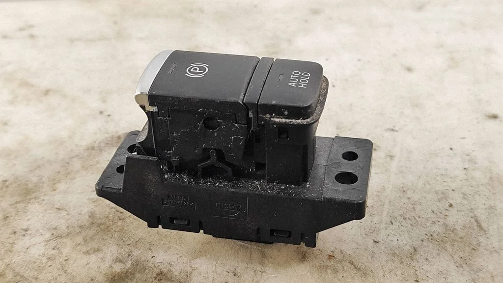 Hand parking brake switch – Nissan Qashqai J12 (2021-)
