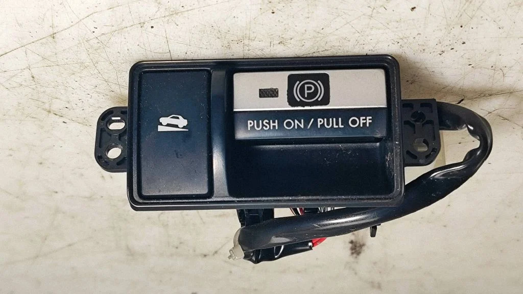 Hand parking brake switch – Subaru Outback (2007-2009)