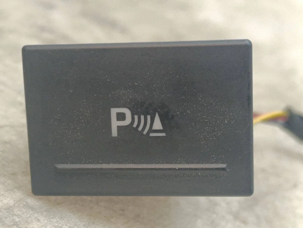 Parking (PDC) sensor switch – Volkswagen Touareg I (2002-2010)
