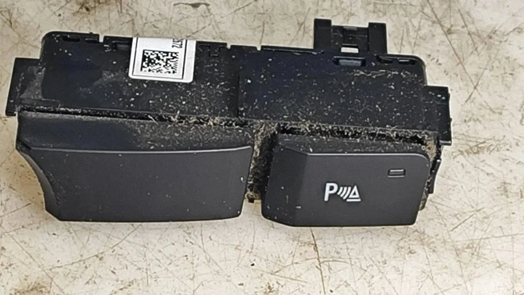 Parking (PDC) sensor switch – Opel Meriva B (2010-2016)