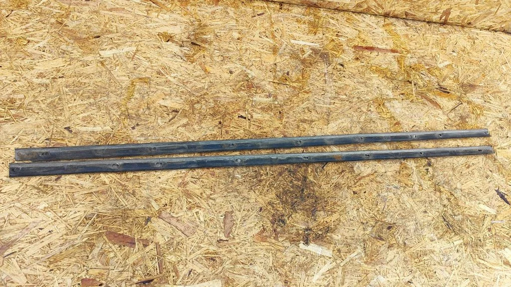 Other sill/pillar trim element