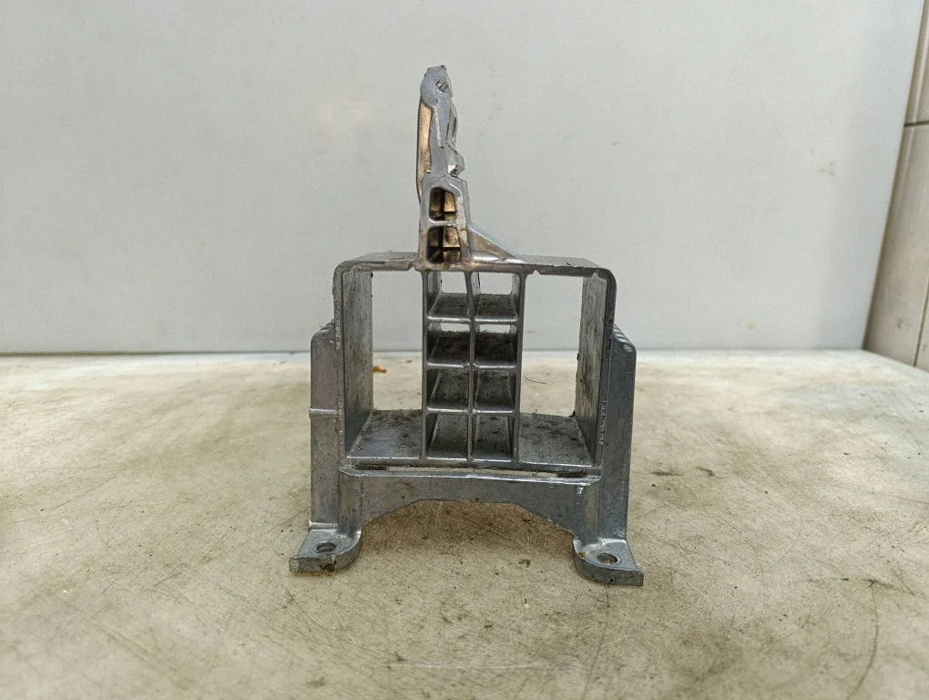 Cita centrālās konsoles (tuneļa) detaļa 5J0864273