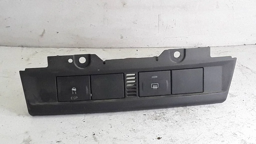 ESP (stability program) switch – Ford Focus C-MAX (2003-2010)