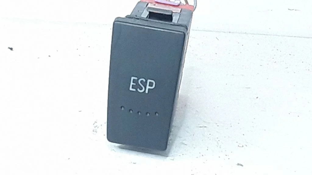 ESP (stability program) switch – Volkswagen Passat B5.5 (2001-2005)