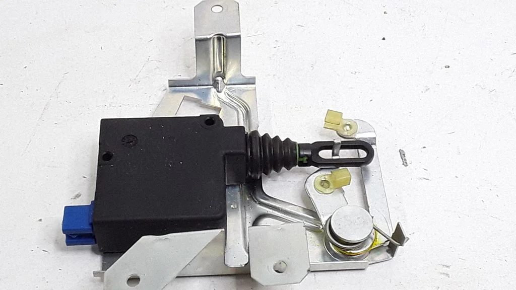 Central locking motor – Opel Omega B2 (1999-2003)