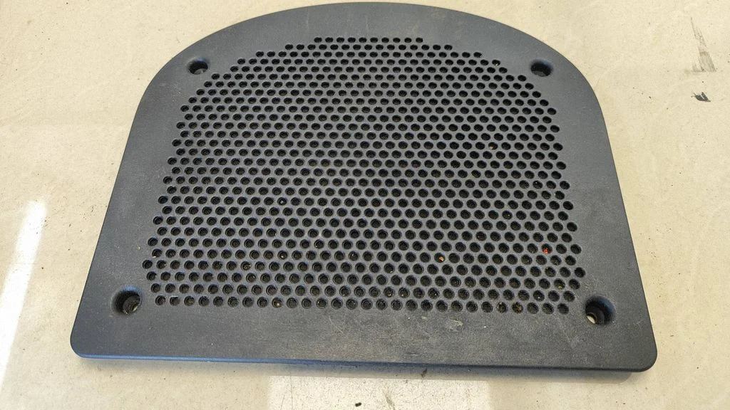 Subwoofer grill/trim – BMW 7 Series F01 F02 F03 F04 (2008-2016)
