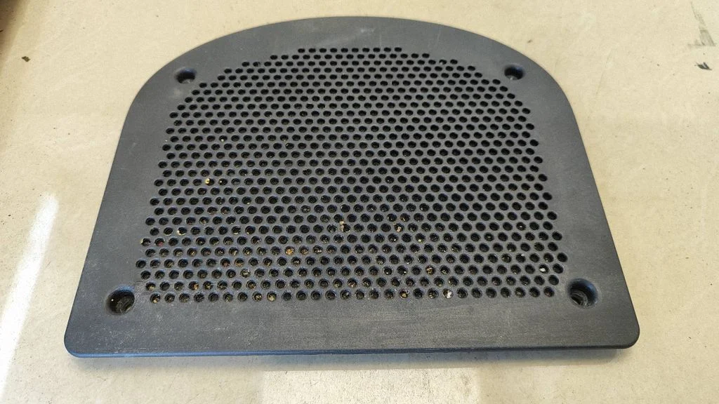 Subwoofer grill/trim – BMW 7 Series F01 F02 F03 F04 (2008-2016)