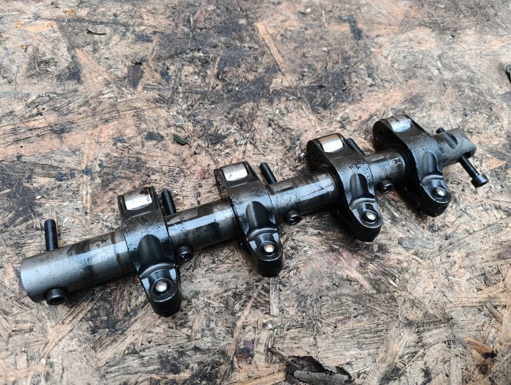 Valve rocker arm