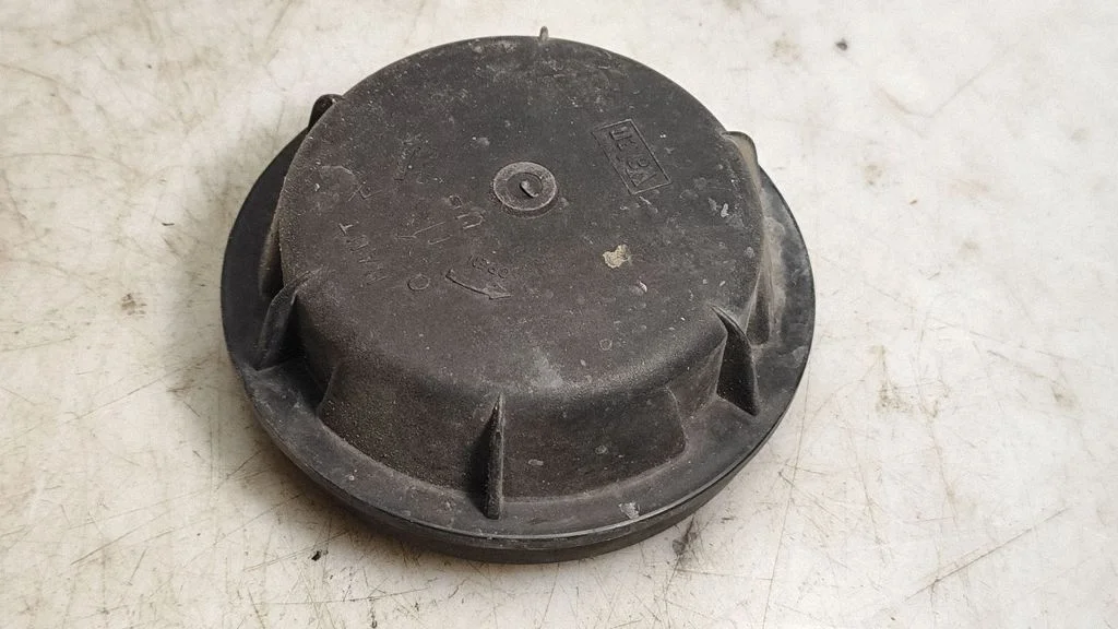Headlight/headlamp dust cover 89001146