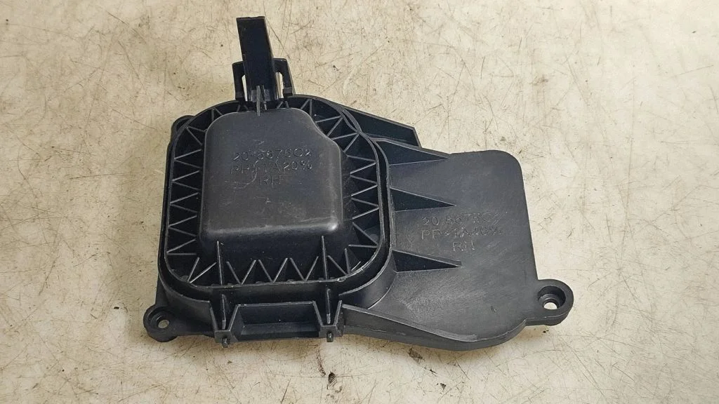 Headlight/headlamp dust cover 205675C2