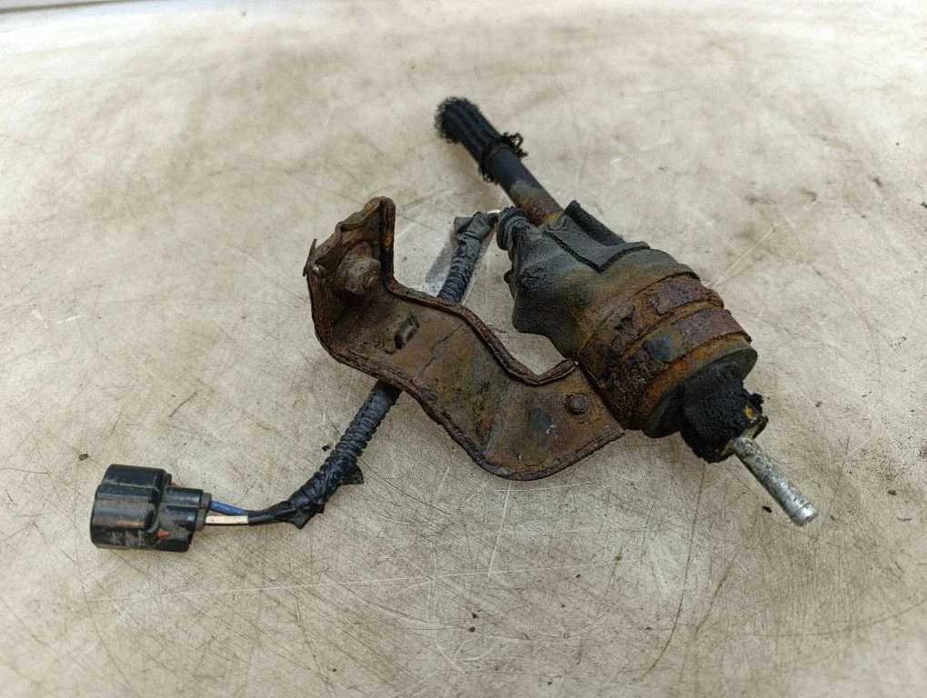 Webasto auxiliary heater fuel pump – Lexus IS 220D-250-350 (2006-2013)