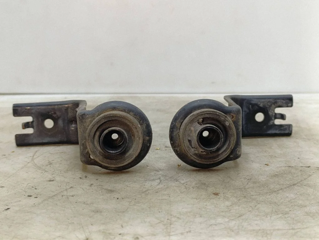 Radiator mount bracket – Toyota Avensis T270 (2009-2012)
