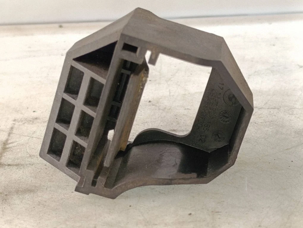 Radiator mount bracket – BMW 1 Series E81 E87 (2004-2011)