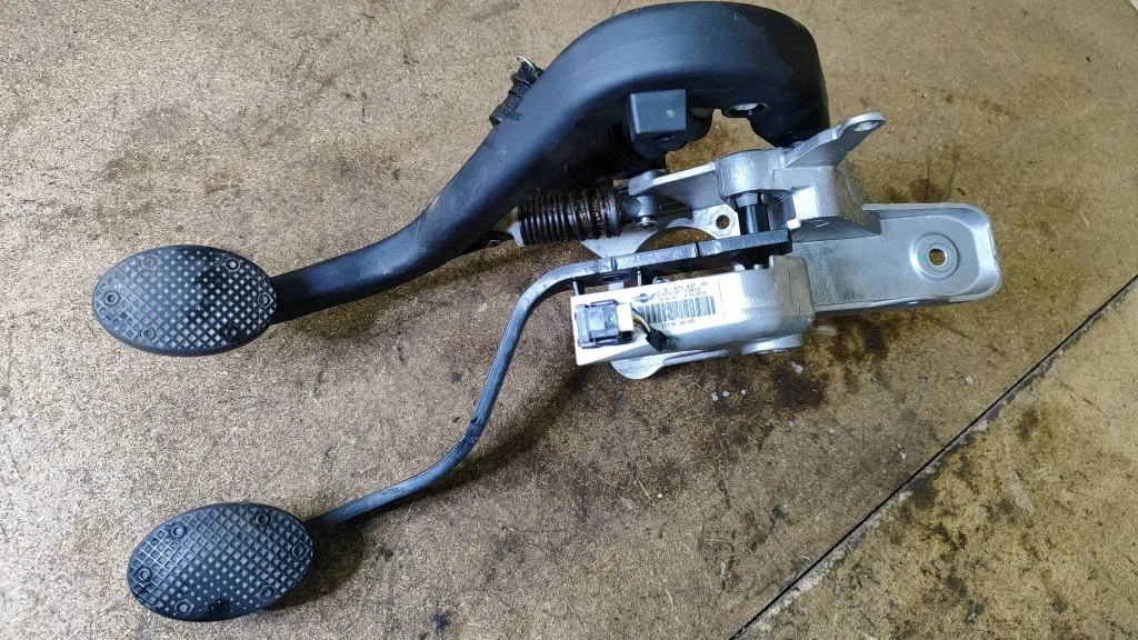Pedaalisõlm – Mini Cooper Countryman R60 (2011-2016)