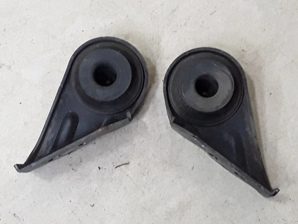 Radiator mount bracket – Hyundai Santa Fe (2006-2012)
